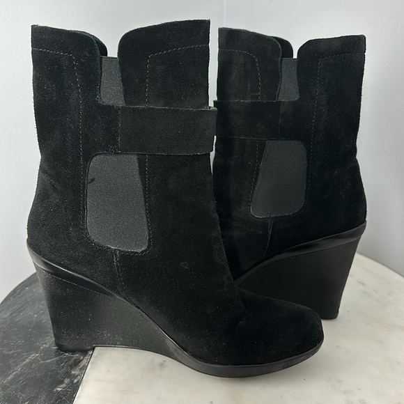 Circa JoanDavid Wedge Suede Booties, Size 6 - Picture 8 of 12